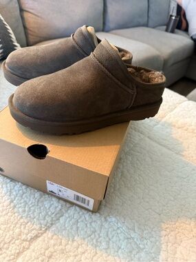 UGG Dark Brown Classic Slipper brand new